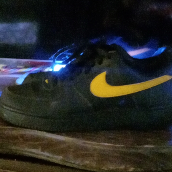 NIKE Airforce 1s yellow swoosh - Picture 2 of 4